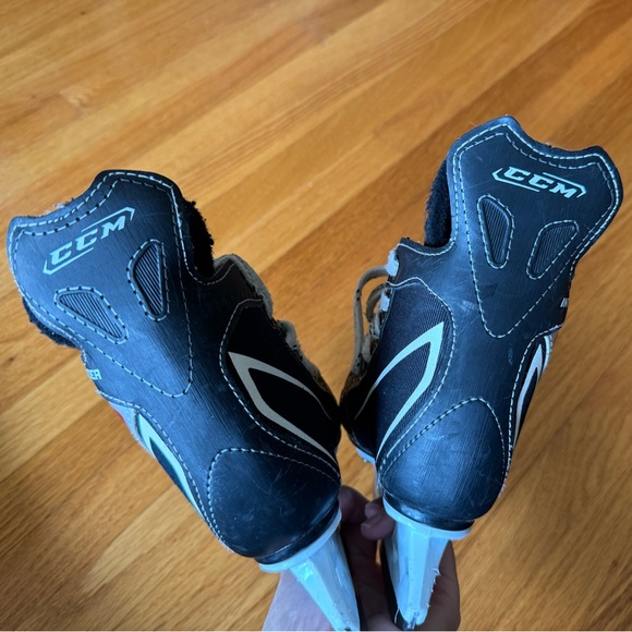 Skates CCM Intruder Size 8J - Picture 2 of 4